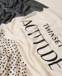 Pañuelos Y Estolas TWINSET Mujer | Pañuelo Estampado Con Logotipo Bicolor Negro | Blanco «Sea Salt»